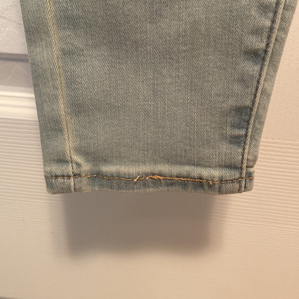 Brand New Denizen Ultra High-Rise Super Skinny Jeans…size 4/W27 - Picture 3 of 8